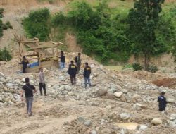 Operasi Tambang Emas Tanpa Izin di Kalumpang Mamuju