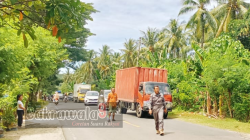 Aksi Heroik Perwira TNI AL, Lettu Nasruddin Turun Tangan Urai Macet Parah di Majene