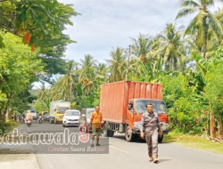Aksi Heroik Perwira TNI AL, Lettu Nasruddin Turun Tangan Urai Macet Parah di Majene