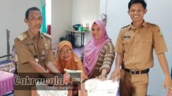 Door to Door ke Rumah Warga Lansia, Lurah Rangas Turun Langsung Serahkan Bantuan