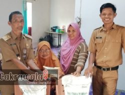 Door to Door ke Rumah Warga Lansia, Lurah Rangas Turun Langsung Serahkan Bantuan