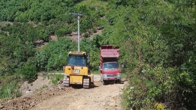 Respon Kebutuhan Warga, PUPRD Sulbar Lakukan Perbaikan Jalan di Dusun Kandang Batu Kalumpang