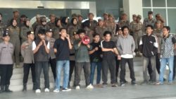 Mahasiswa Demo di DPRD Sulbar Soal Sekolah Rakyat